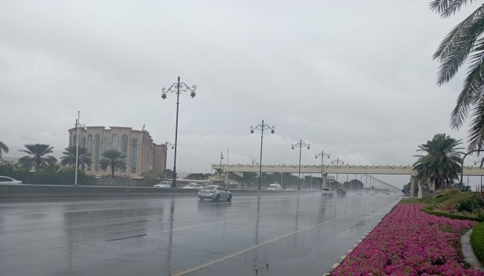 السيب.. مناقشة الجهود المبذولة لتصريف مياه الأمطار جراء أخدود العزم
