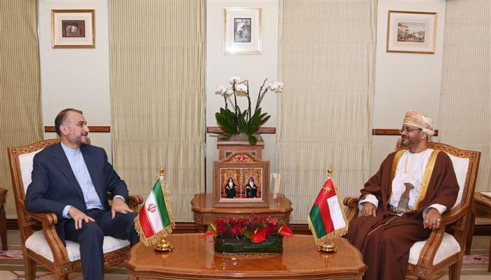 سلطنة عمان وإيران تعقدان جلسة مباحثات سياسية