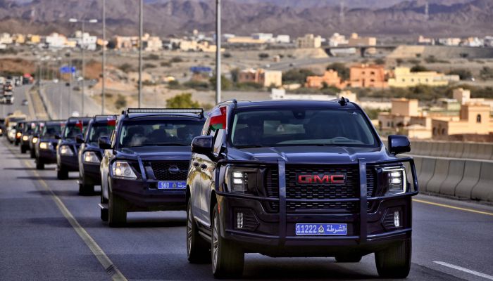 بالصور.. قوة من شرطة عمان السلطانية تغادر إلى السعودية