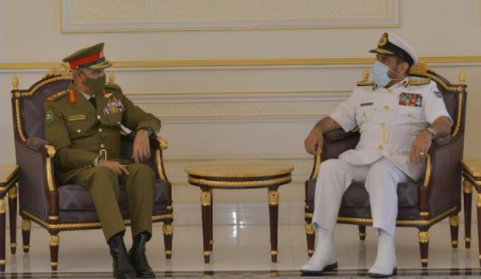 رئيس هيئة الأركان لقوة الدفاع بمملكة البحرين يغادر البـلاد