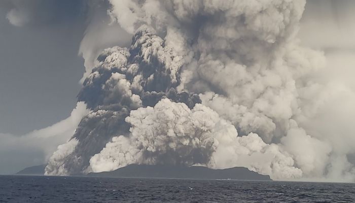 اليابان تتعرض لأمواج تسونامي بسبب انفجار بركان تونجا