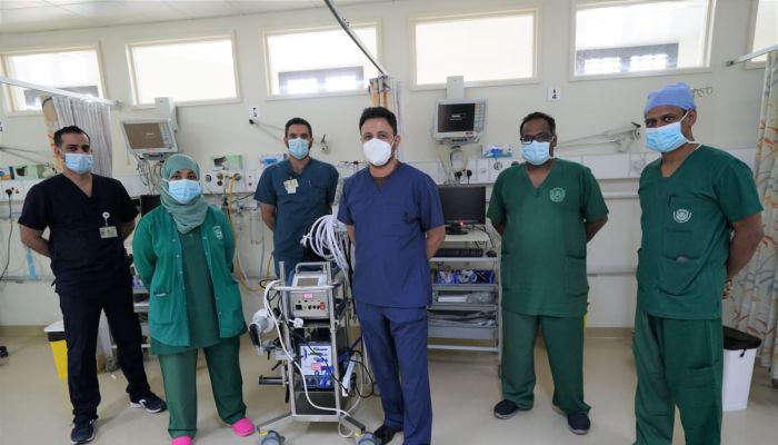 مستشفى جامعة السلطان قابوس يستخدم تقنية نادرة لعلاج امرأة خمسينية