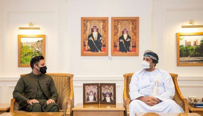 Oman's Minister of Labour receives Pakistani Special Assistant to the Prime Minister