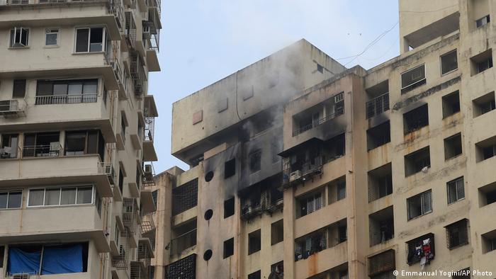 Seven killed in Mumbai residential building fire