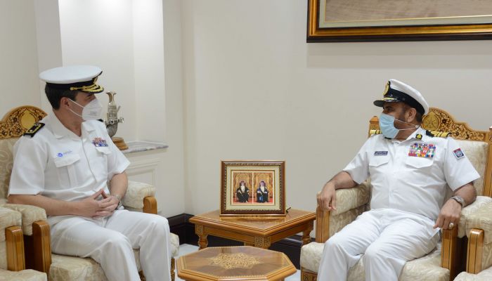 رئيس أركان قوات السلطان المسلحة يستقبل قائد قوة عمليات أتلانتا لقوة الاتحاد الأوروبي البحرية