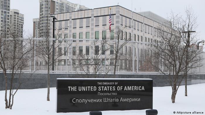 US, Western countries tell families of embassy staff to leave Ukraine
