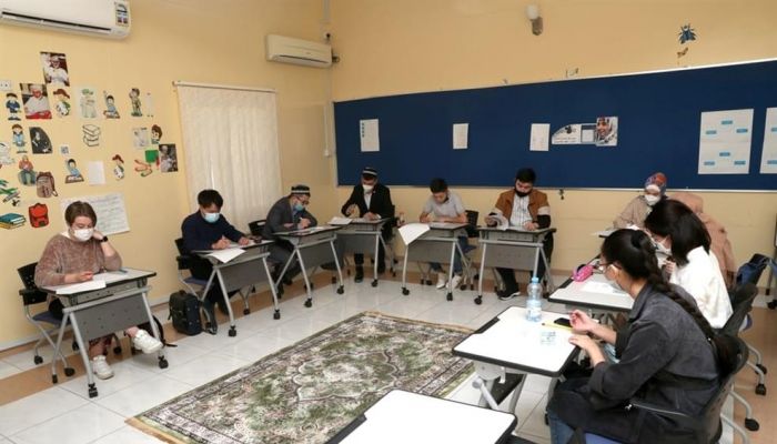 كلية السُّلطان قابوس لتعليم اللغة العربية للناطقين بغيرها تستقبل طلبة الدورة الـ 42