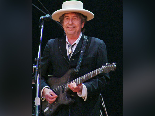 Bob Dylan sells entire catalog of recorded music to Sony in major deal