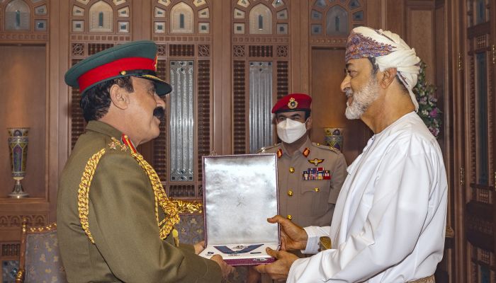 جلالة السلطان يمنح وسام  عمان العسكري للعميد ركن سعيد الحاتمي