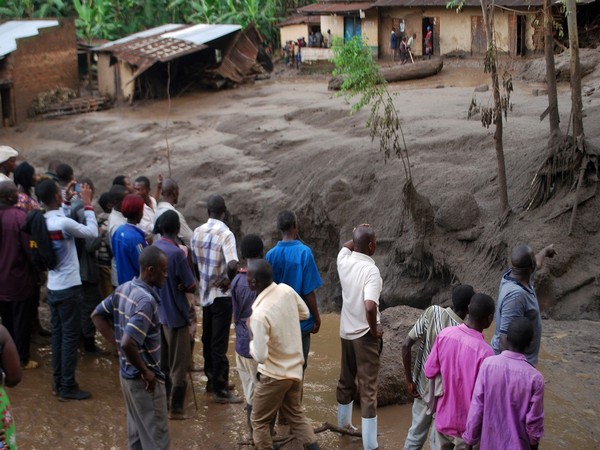 800 people affected by floods in western Uganda