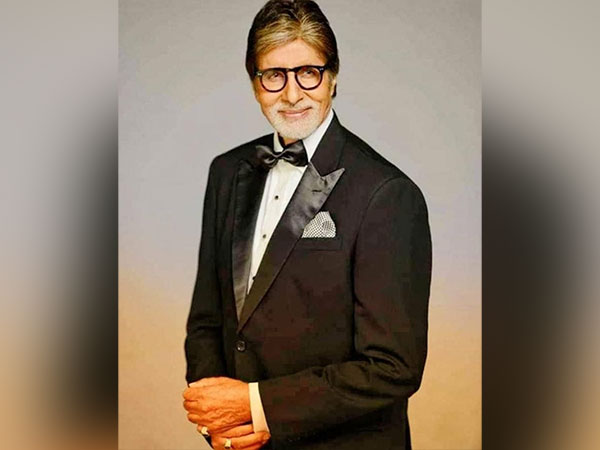 Amitabh Bachchan shares a glimpse of his dubbing session