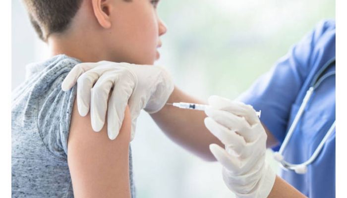 بريطانيا تبدأ هذا الأسبوع تطعيم الأطفال الأكثر عرضة لخطر الإصابة بكورونا