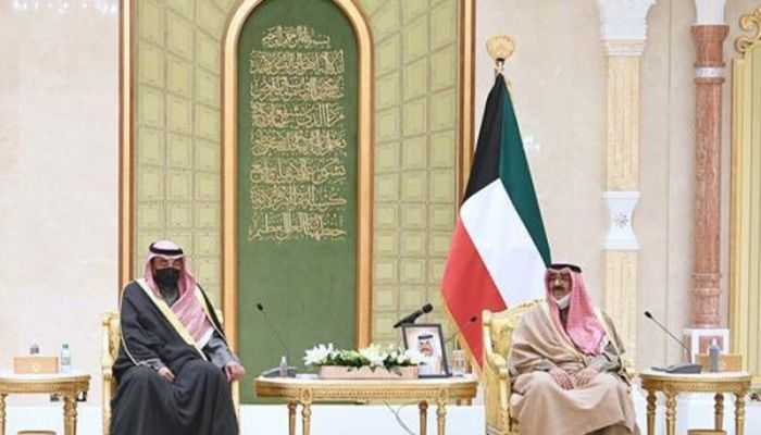 تحيات جلالة السلطان إلى أخيه أمير دولة الكويت ينقلها وزير الخارجية