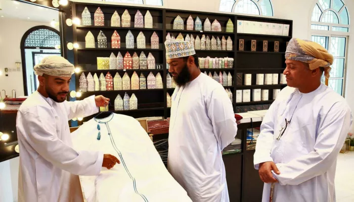 مسؤول بوزارة «التجارة» لفرانس برس: سلطنة عمان تشدد قواعد ارتداء الدشداشة