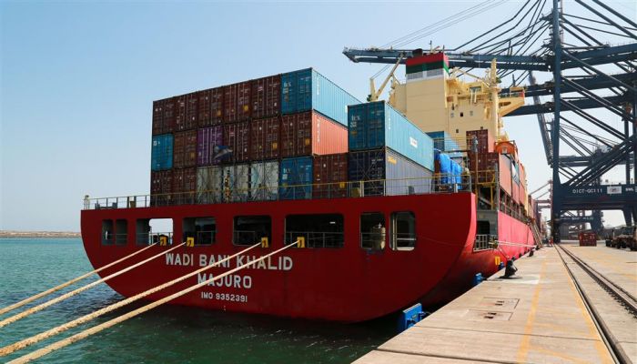 ميناء صحار : رسو أولى رحلات الخط الملاحي الجديد