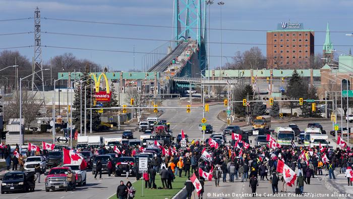 US-Canada border bridge reopens after COVID-19 protests