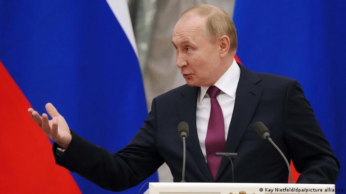 Ukraine crisis: 'We don't want war in Europe' Putin says in talks with Scholz