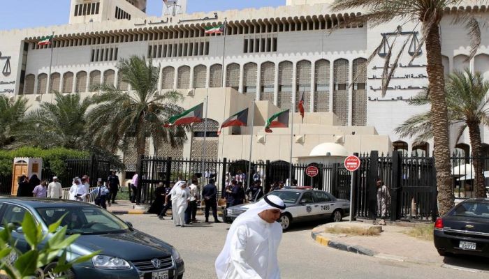 المحكمة الدستورية الكويتية تلغي تجريم «التشبّه بالنساء»