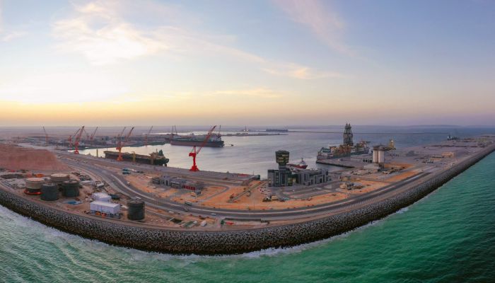 اسياد تبدأ أعمالها التشغيلية لإدارة وتشغيل محطة البضائع العامة بميناء الدقم