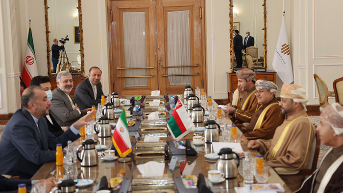 Oman, Iran discuss ways to boost mutual investment opportunities