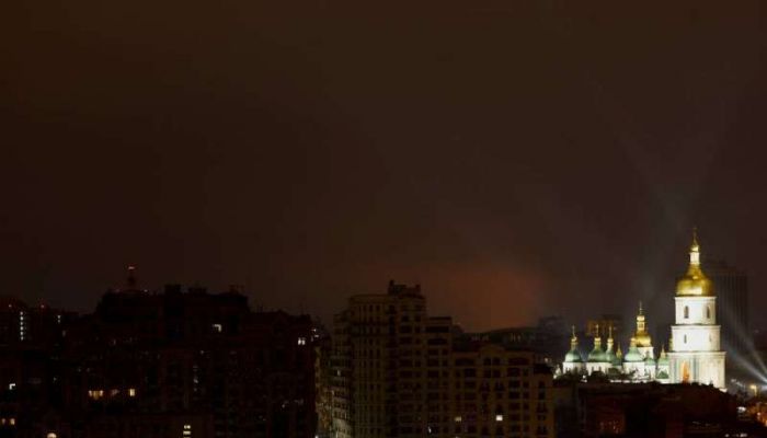 اشتعال النيران في مبنى المكتب الإقليمي لجهاز إدارة الأمن في تشيرنيهيف
