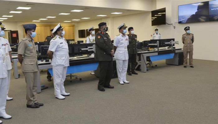 رئيس الأركان العامة للجيش بدولة الكويت يزور مركز الأمن البحري