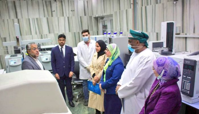 وفد عماني يزور المعمل المركزي لتحليل متبقيات المبيدات بالقاهرة