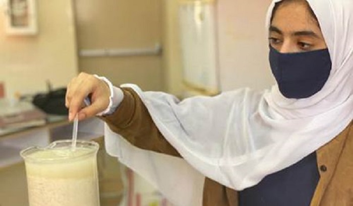 Omani student succeeds in invention of new bioplastic