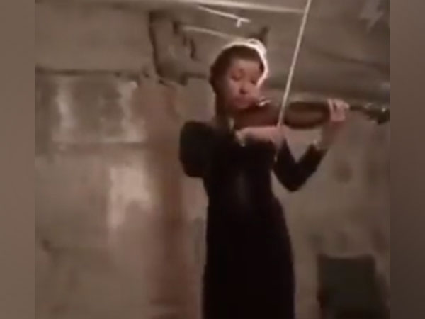 Girl hiding in bomb shelter plays song by Ukrainian composer Mykola Lysenko