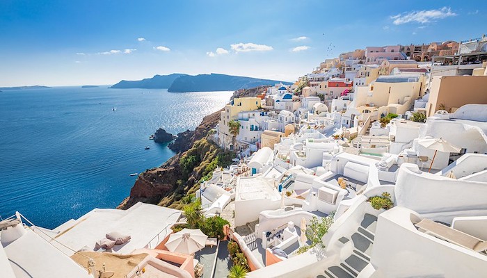 Qatar Airways to Launch Flights to Santorini in June 2022