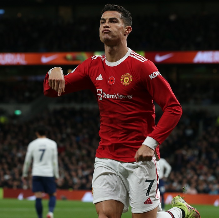 Premier League: Man Utd's Ronaldo breaks all-time FIFA record with hat-trick against Spurs