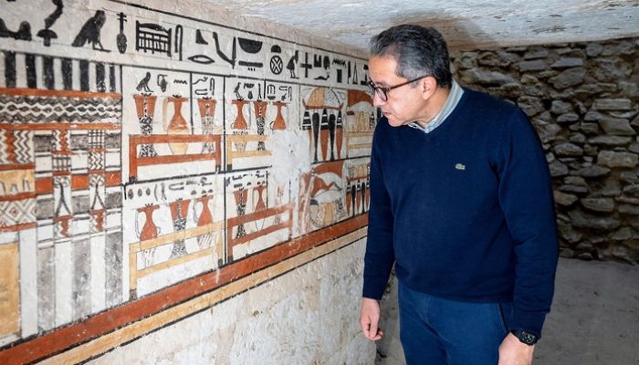 اكتشاف خمس مقابر أثرية في منطقة سقارة بمصر