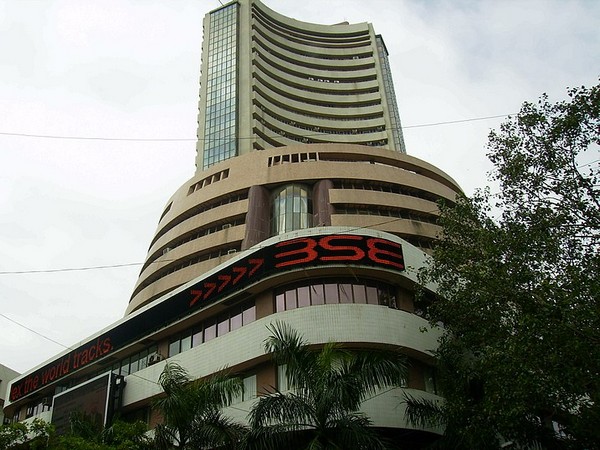 Sensex closes 233 points down in choppy day; Titan, Tech Mahindra dip