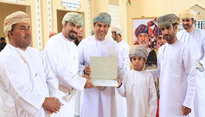 Alizz Islamic Bank honours top performing students in Wilayat Al Suwaiq