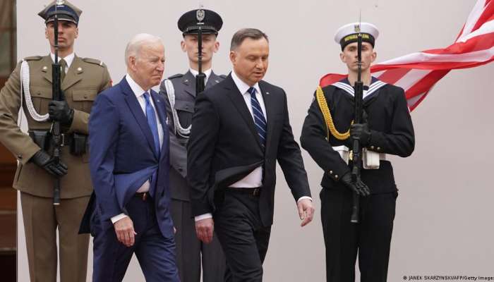 Biden decries Putin's rule during Warsaw address