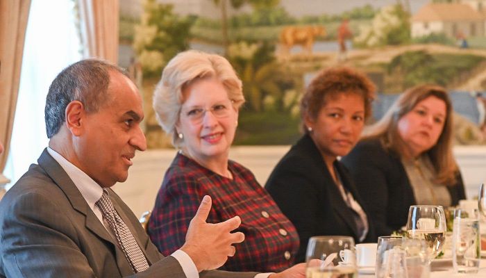 سفير سلطنة عمان في أمريكا يلتقي بممثلي مجموعة من الشركات الأمريكية