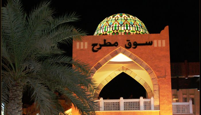 سوق مطرح.. عبق الماضي وقِبلة السياح