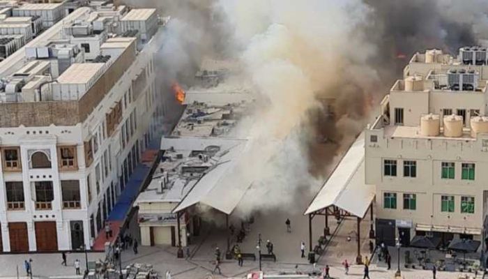 الكويت: اندلاع حريق هائل في سوق المباركية