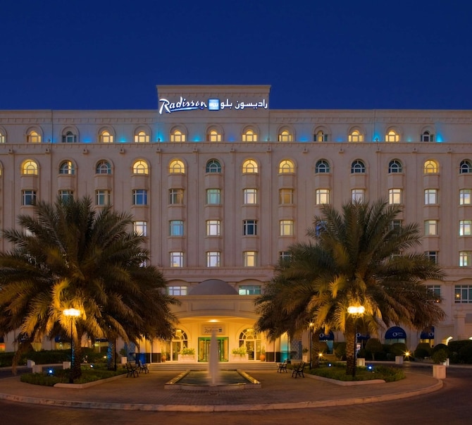 عروض خاصة للإفطار والإقامة بأجواء رمضانية مميزة في مجموعة فنادق راديسون في سلطنة عمان