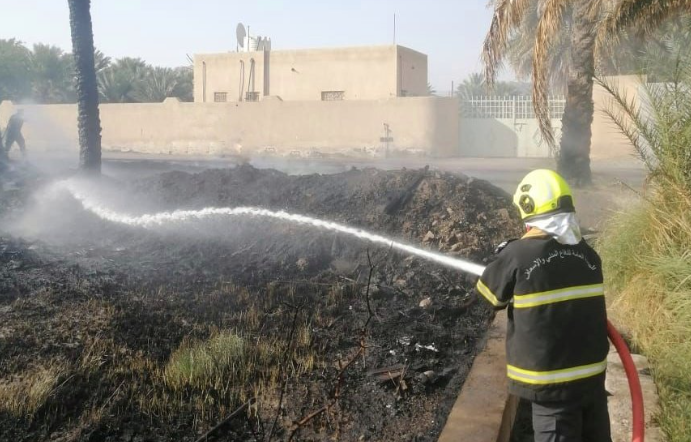 ولاية منح:  إخماد حريق شب في مخلفات زراعية
