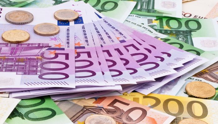 اليورو يبدأ في التعافي مدفوعًا بتقدم ماكرون في انتخابات الرئاسة الفرنسية