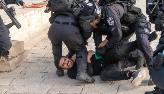 إصابات واعتقالات خلال اقتحام قوات الاحتلال والمستوطنين المسجد الأقصى