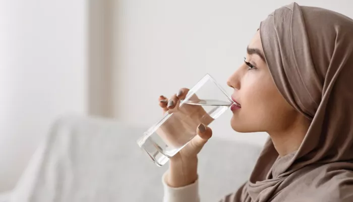 لا تشرب الماء البارد عند الإفطار في رمضان مباشرة لهذه الأسباب