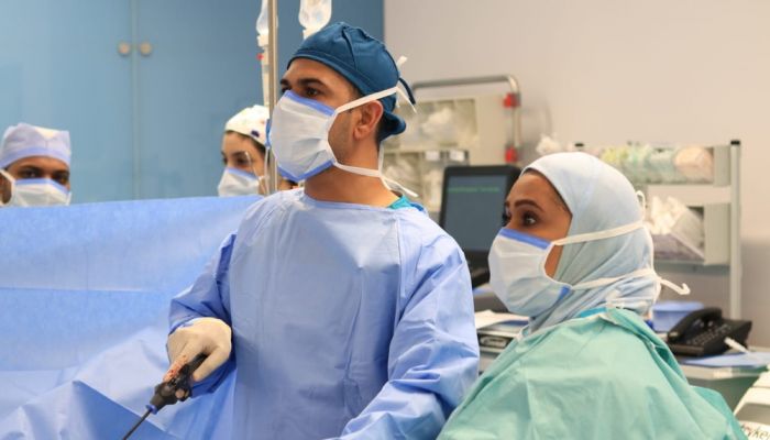 فريق طبي يُجري عملية استئصال للمريء عبر المنظار الجراحي لأول مرة على مستوى سلطنة عُمان