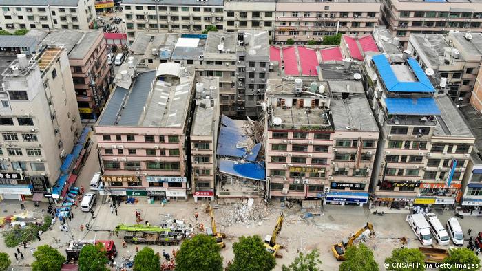 Xi orders all-out rescue efforts after building collapse