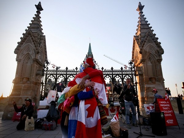 Heavy police presence keeps motorcycle protest under control in Ottawa