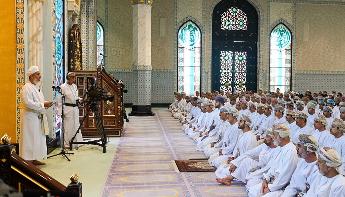 HM performs Eid prayer