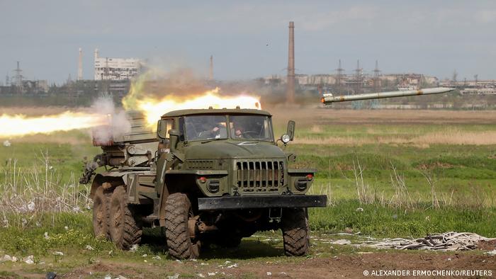 Russia unleashes rockets in Mariupol