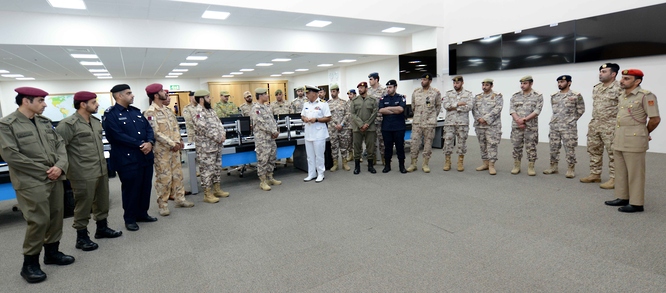 وفد قطري يزور مركز الأمن البحري