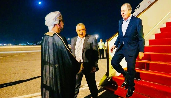 وزير الخارجية الروسي يصل سلطنة عُمان